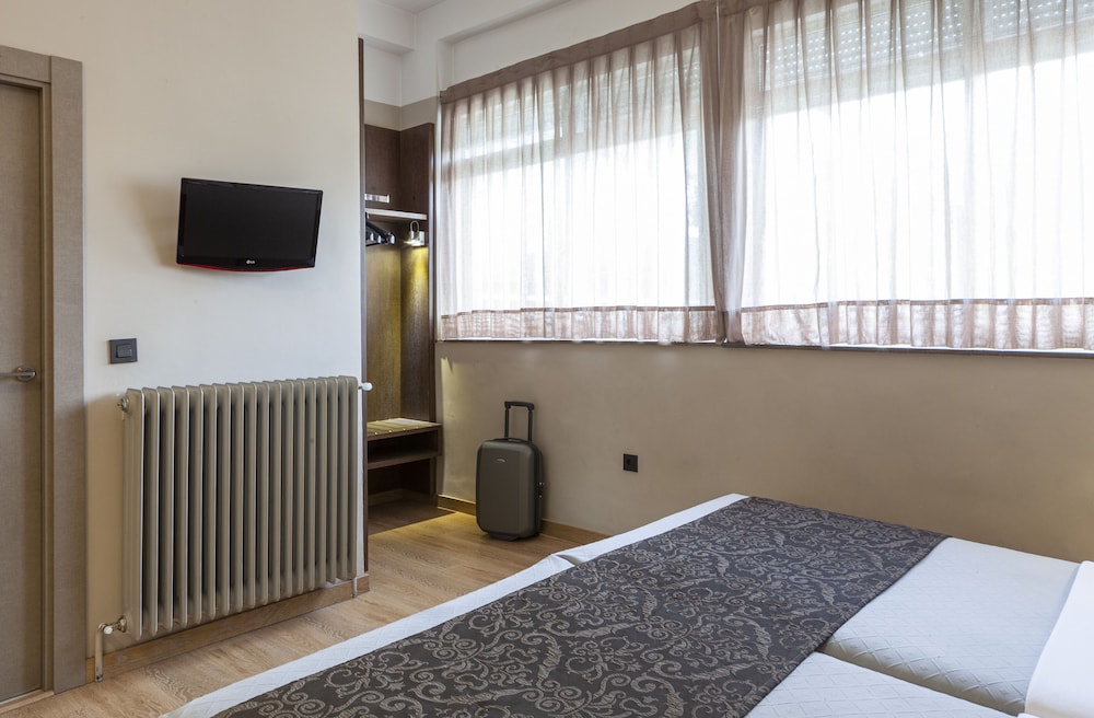 Twin Room - Photo 17