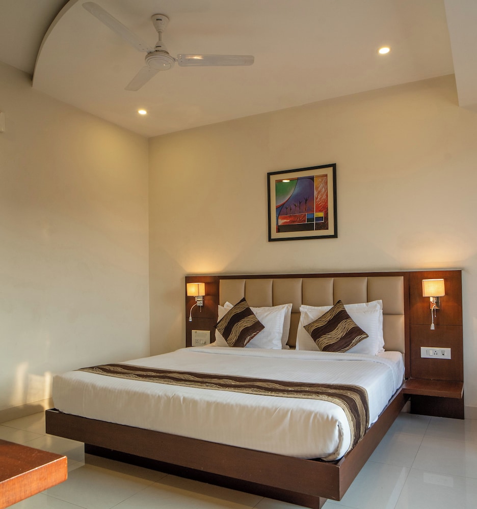 Deluxe Room - Photo 16