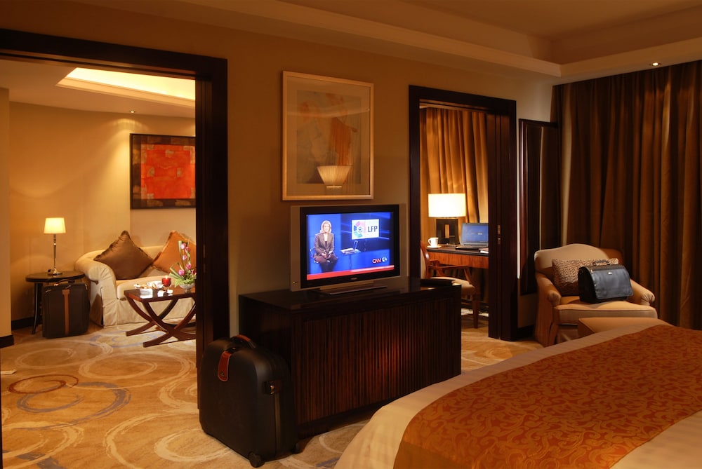 Superior Suite, 1 King Bed - Photo 6