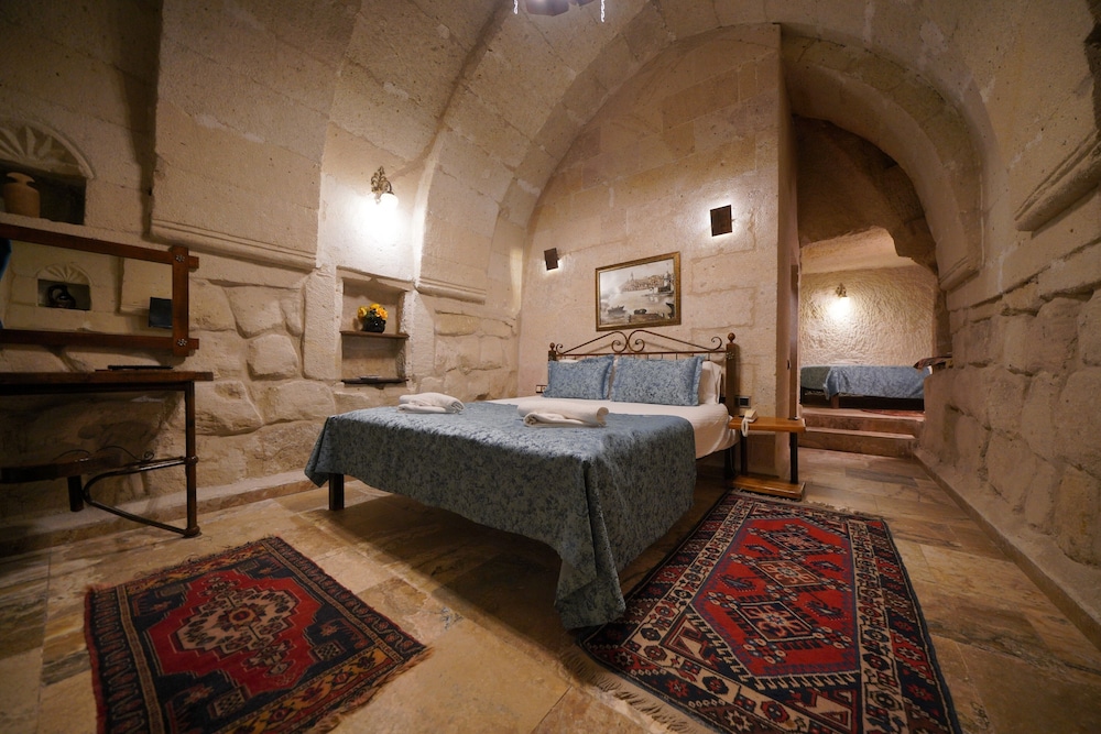 Deluxe Triple Arch Room photo 1