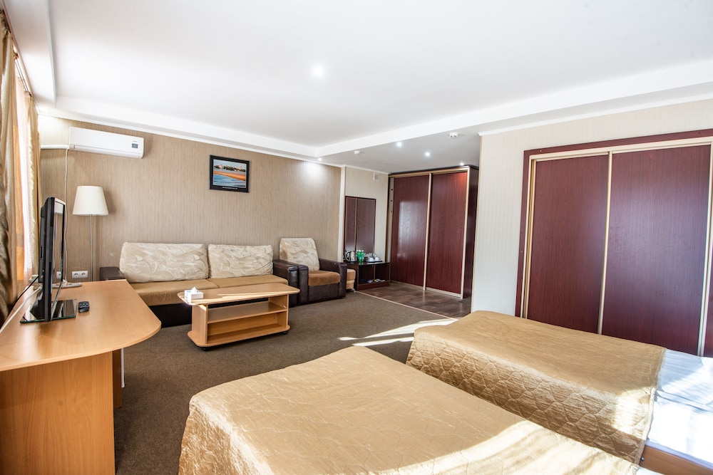 Superior Triple Room, Multiple Beds photo 2