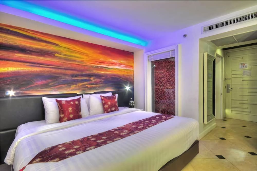 Superior Room, 1 King Bed photo 2