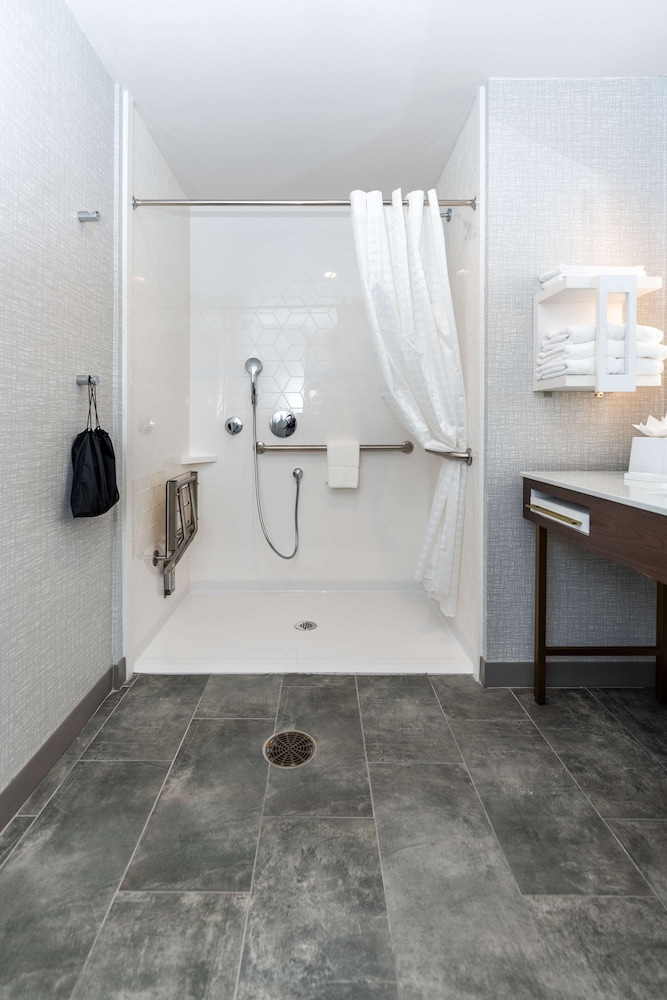 Suite, 2 Queen Beds, Accessible, Refrigerator & Microwave - Photo 11