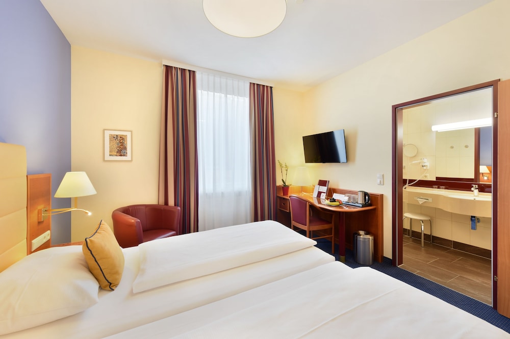 Comfort Double or Twin Room, Courtyard View photo 2