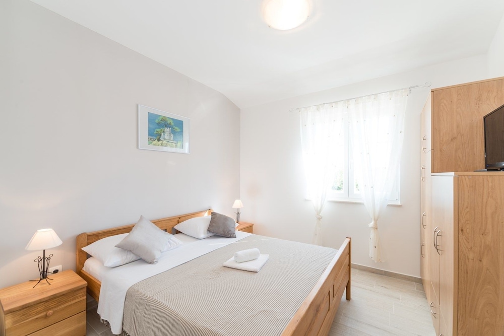 Villa, Multiple Beds