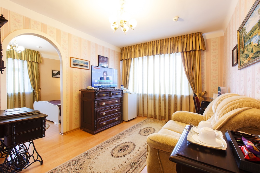 Comfort Triple Room, 1 Queen Bed with Sofa bed photo 2