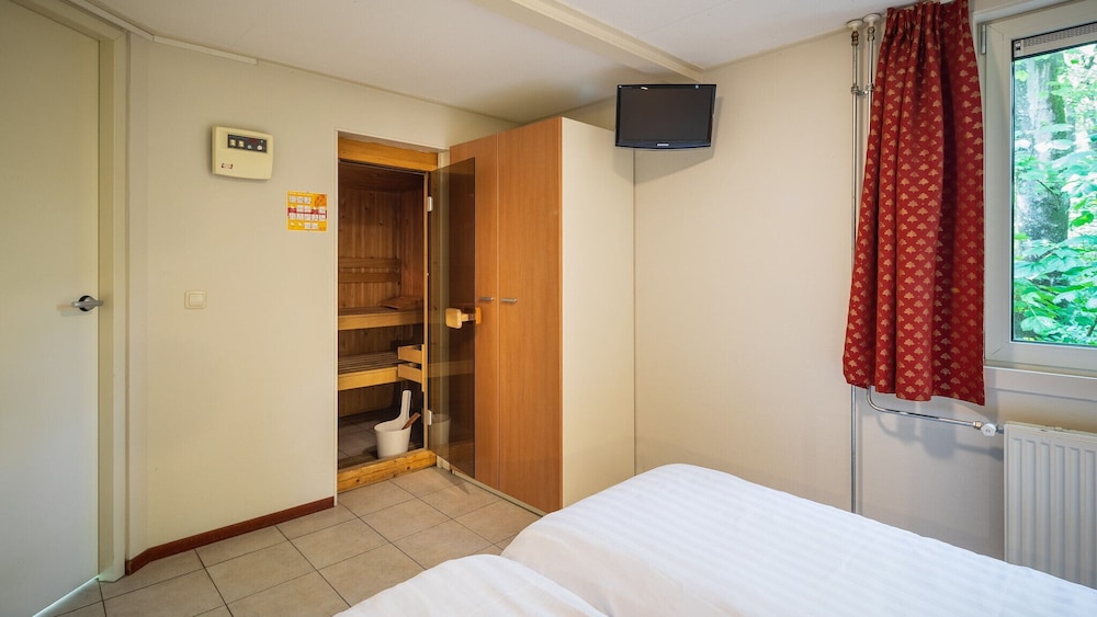 Bungalow (Bungalow Sauna 4) photo 2