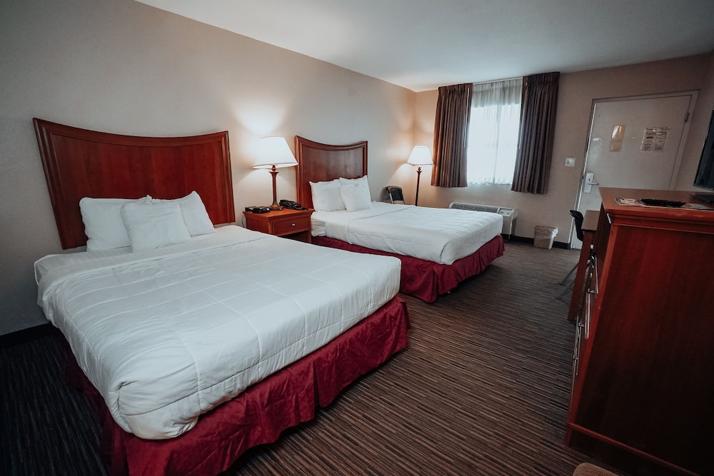 Executive Room, 2 Queen Beds, Mobility Accessible photo 3