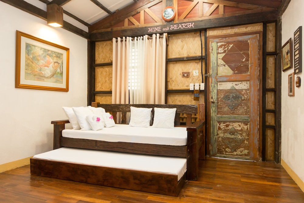 Deluxe Family Room 1 photo 2
