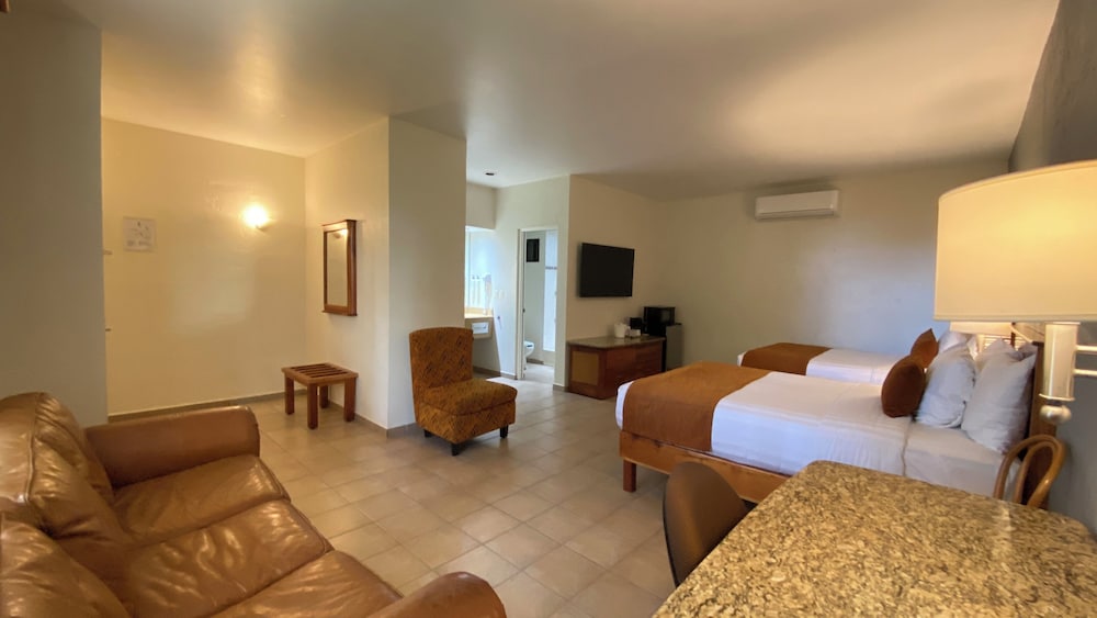 Suite, 2 Double Beds, Non Smoking - Photo 16