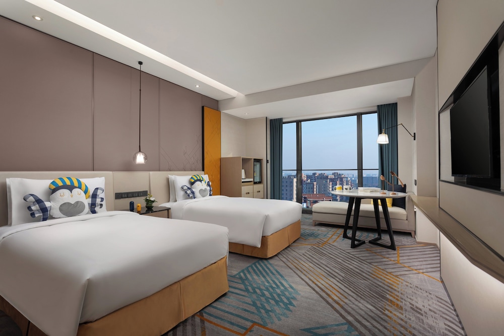 Standard Room, 2 Double Beds (High Floor)