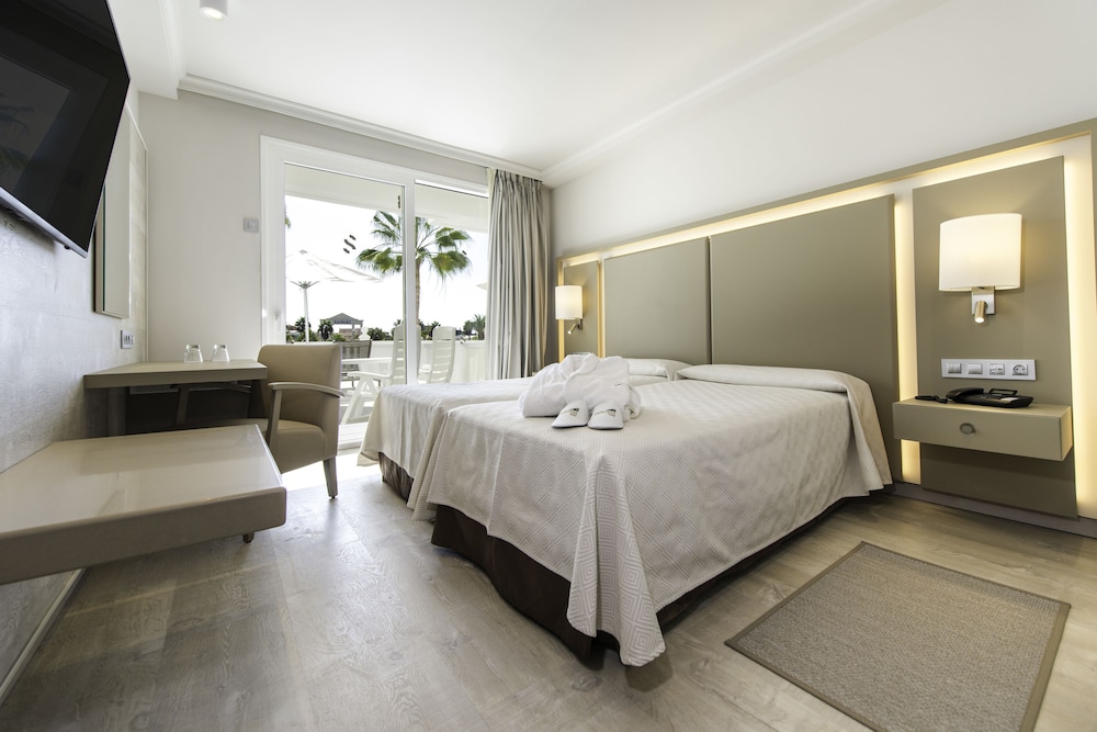 Standard Double Room, Balcony, Pool View (3 adults) thumbnail 6