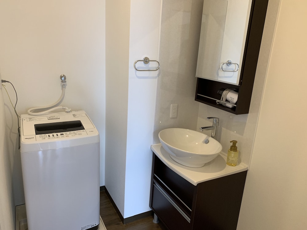 Standard Twin Room - Photo 9