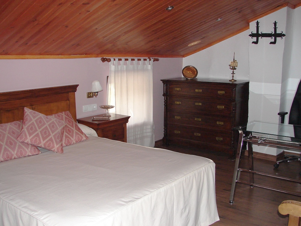 Double Room, 1 Double Bed, Private Bathroom (Buhardilla) photo 3