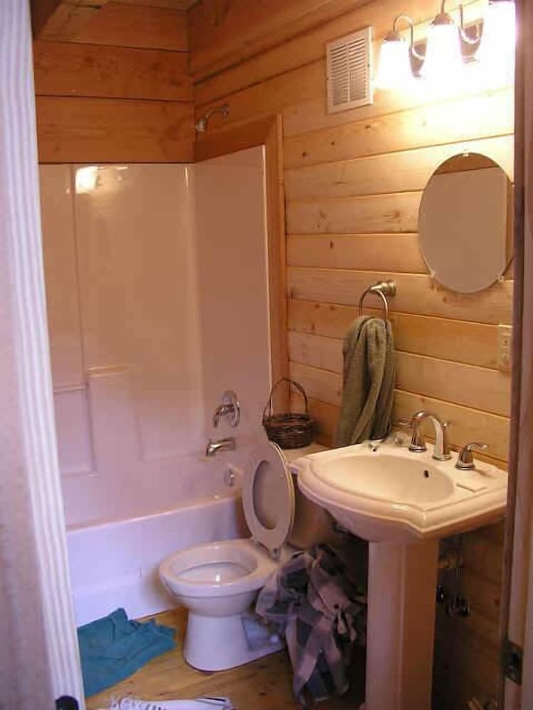Traditional Cabin, 2 Bedrooms, 2 Bathrooms, Mountain View (River Access) photo 3