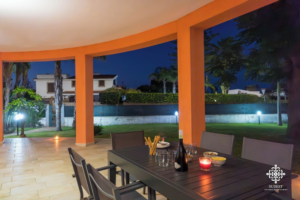 Deluxe Villa photo 2