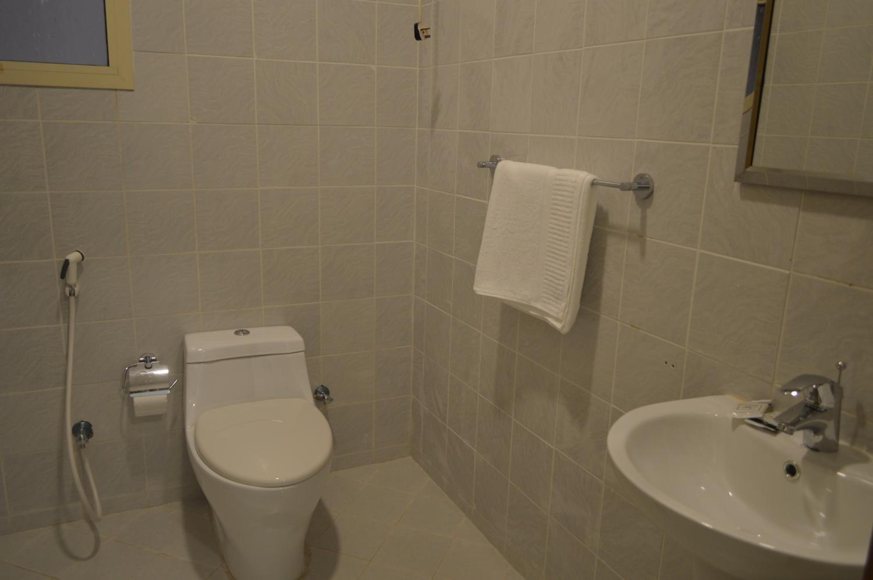 Two-Bedroom Deluxe Apartment - Photo 8