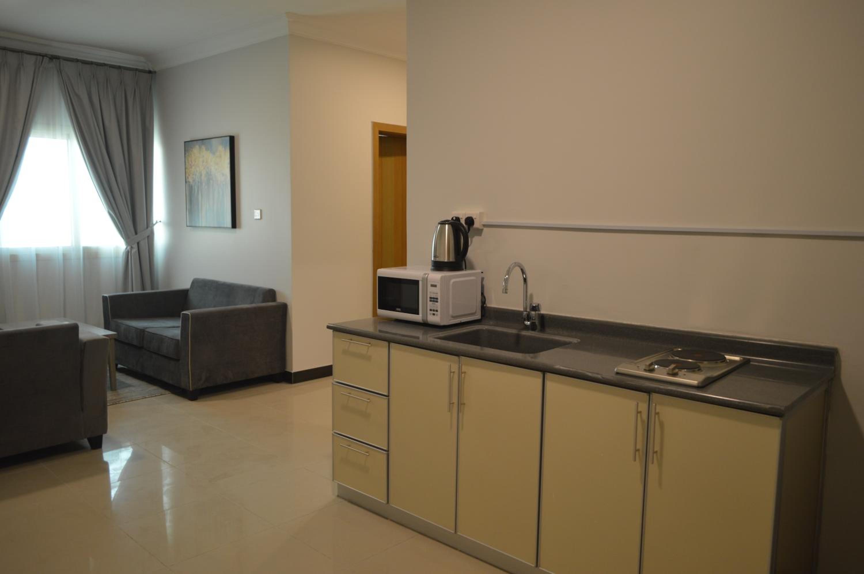 Two-Bedroom Deluxe Apartment - Photo 4
