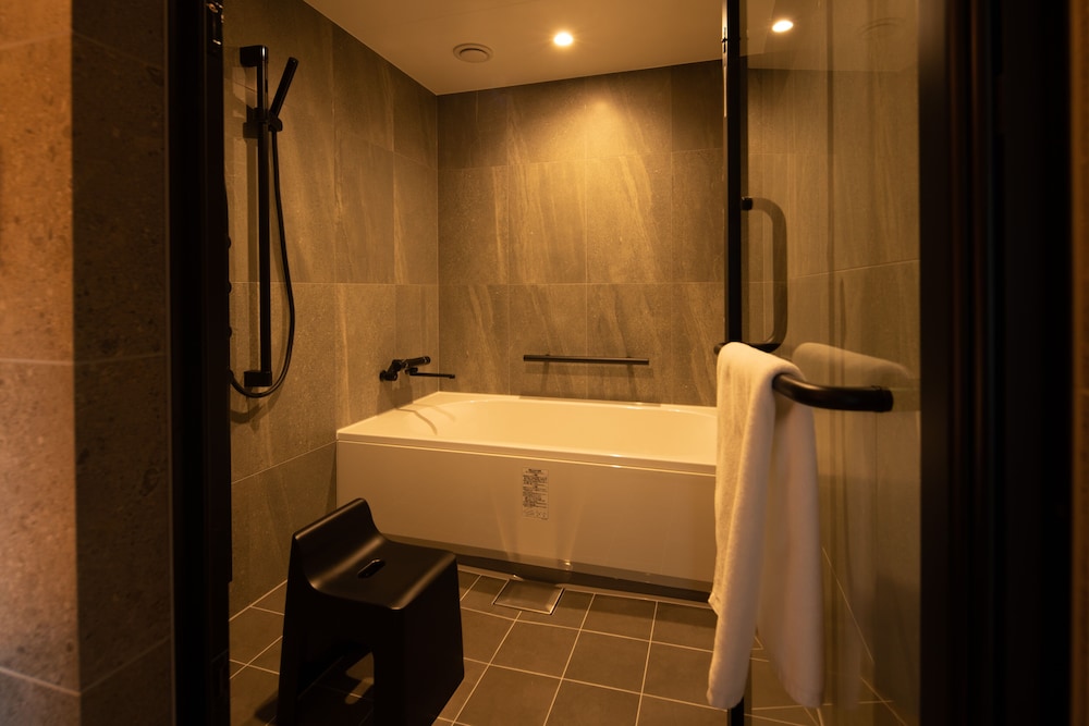 Executive Twin Room with Club Lounge Access, Non Smoking (Episode 4) (Single Use) thumbnail 6