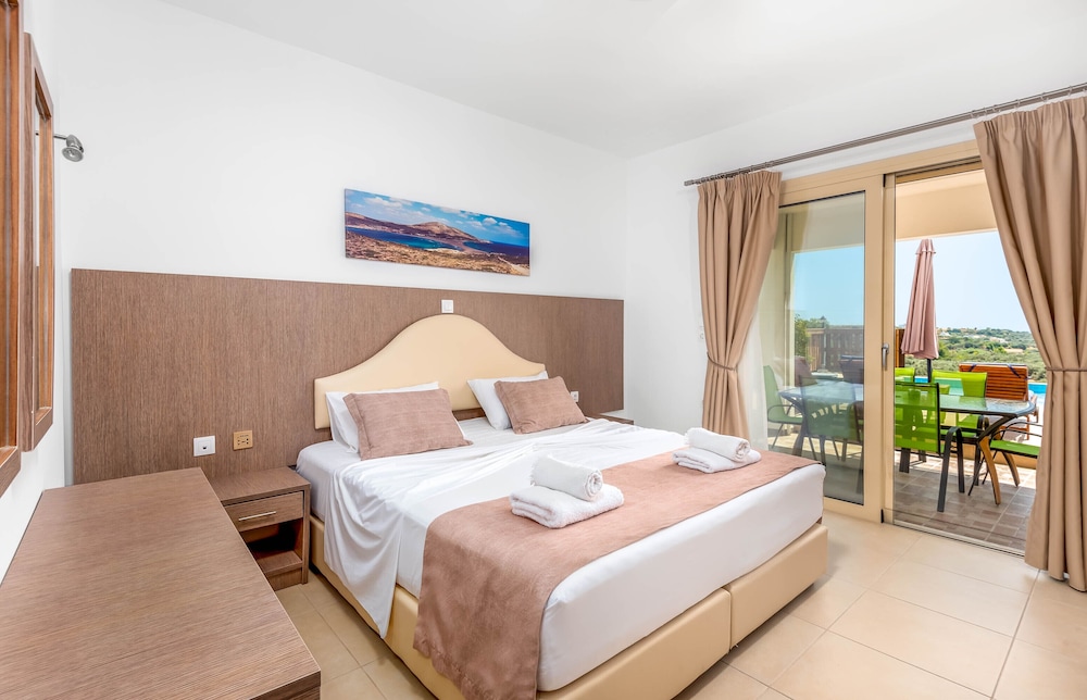 Deluxe Suite, 2 Bedrooms, Private Pool, Mountain View