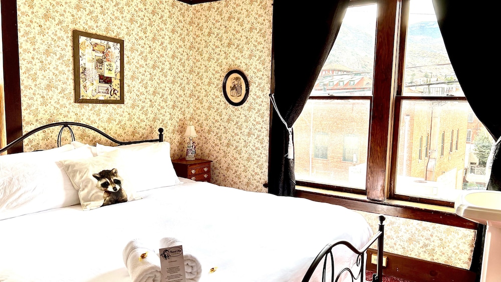 Signature Single Room, 1 King Bed