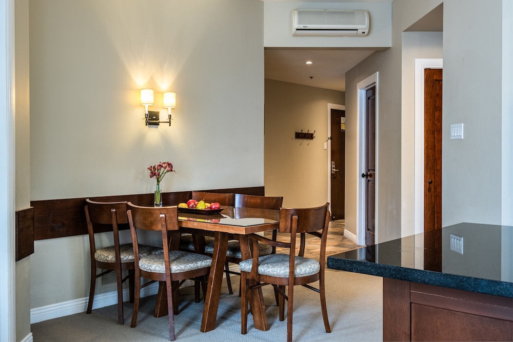 Suite, 3 Bedrooms, Courtyard View - Photo 12