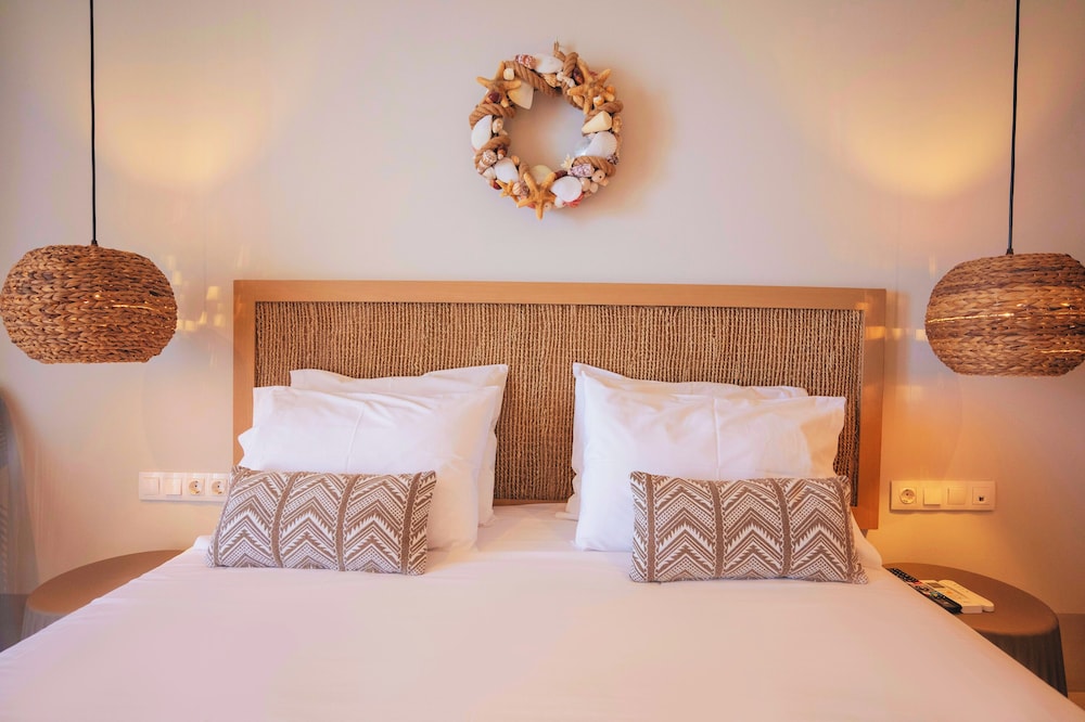 Double Bed Luxury Boutique Suite with Private Plunge Pool - Photo 6