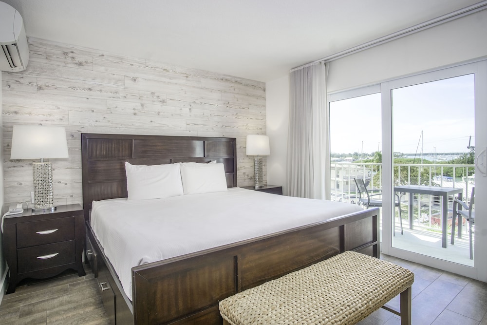 Suite, 1 Bedroom, Balcony, Bay View (King) - Photo 6