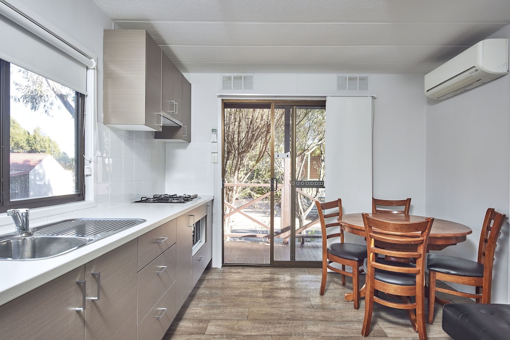 One Bedroom Prospector Cabin photo 3