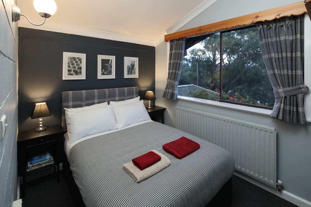 Two Bedroom Suite (1 Double and 1 King or 1 Double and 2 Single) photo 3