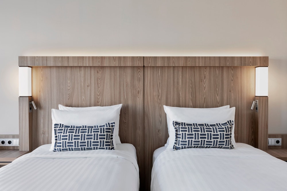 Standard Room, 2 Twin Beds, City View - Photo 2