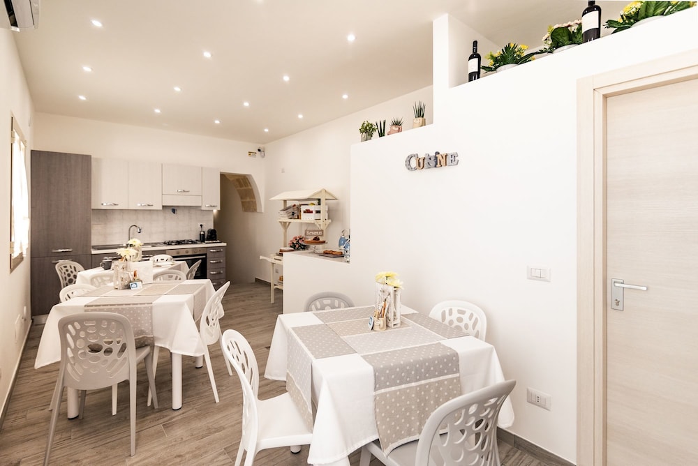 Comfort Triple Room, 1 Bedroom, Private Bathroom, Park View photo 3