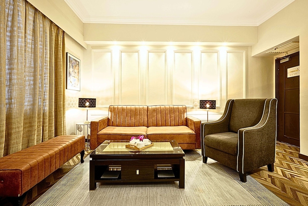 Suite, 1 King Bed with Sofa bed, Non Smoking photo 3