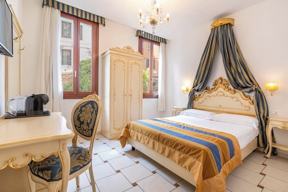 Superior Room, Canal View photo 1