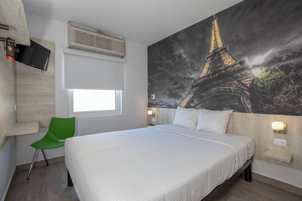 Standard Room, 1 Queen Bed photo 1