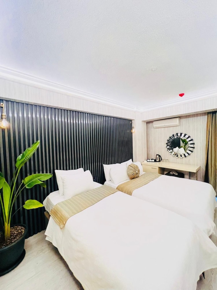Economy Twin Room, Balcony