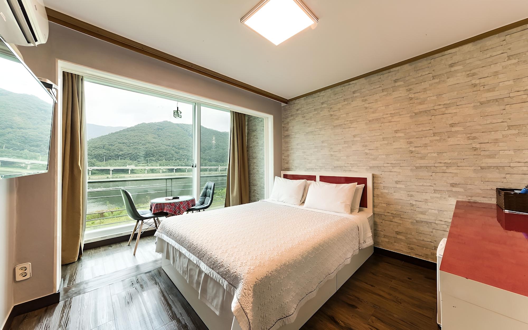 Room (Standard Room) - Photo 2
