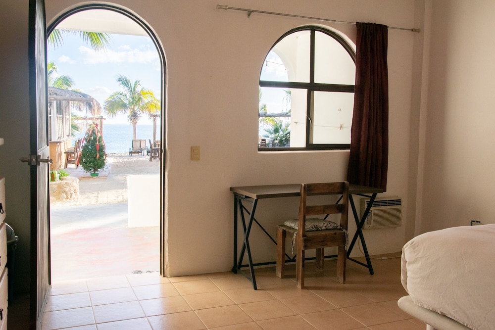 Comfort Studio Suite, Patio, Beach View photo 2