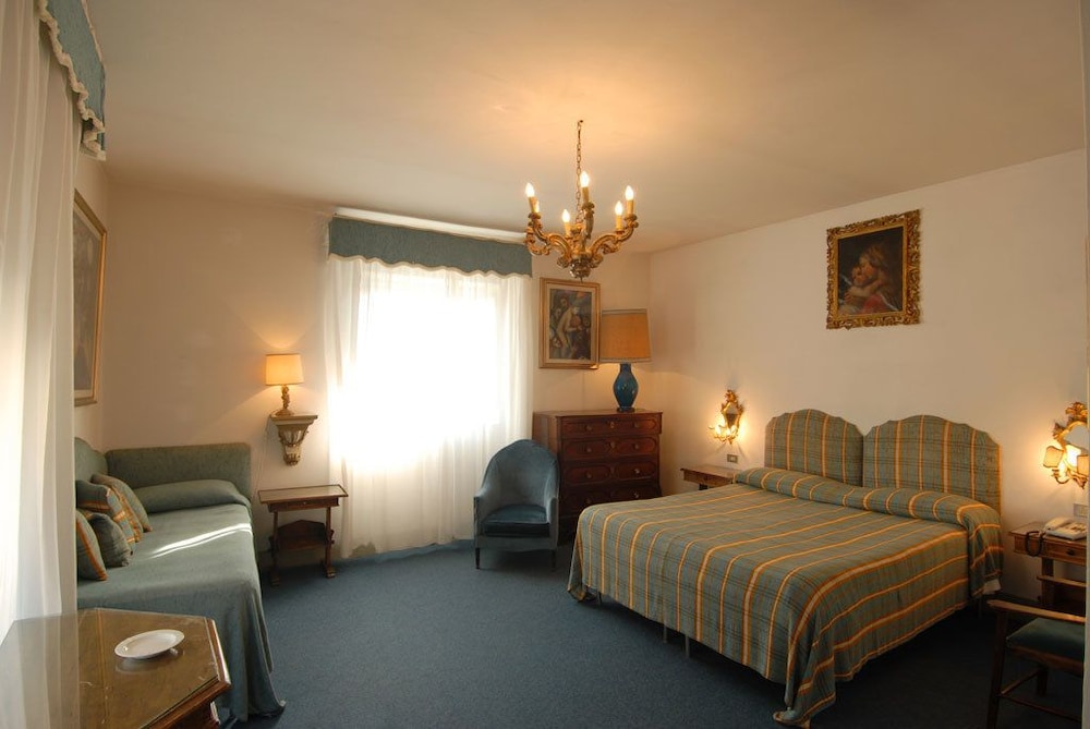 Single Room photo 2