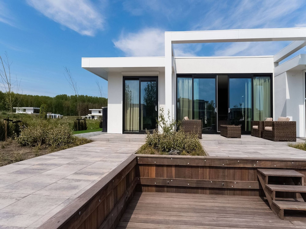 Villa photo 1