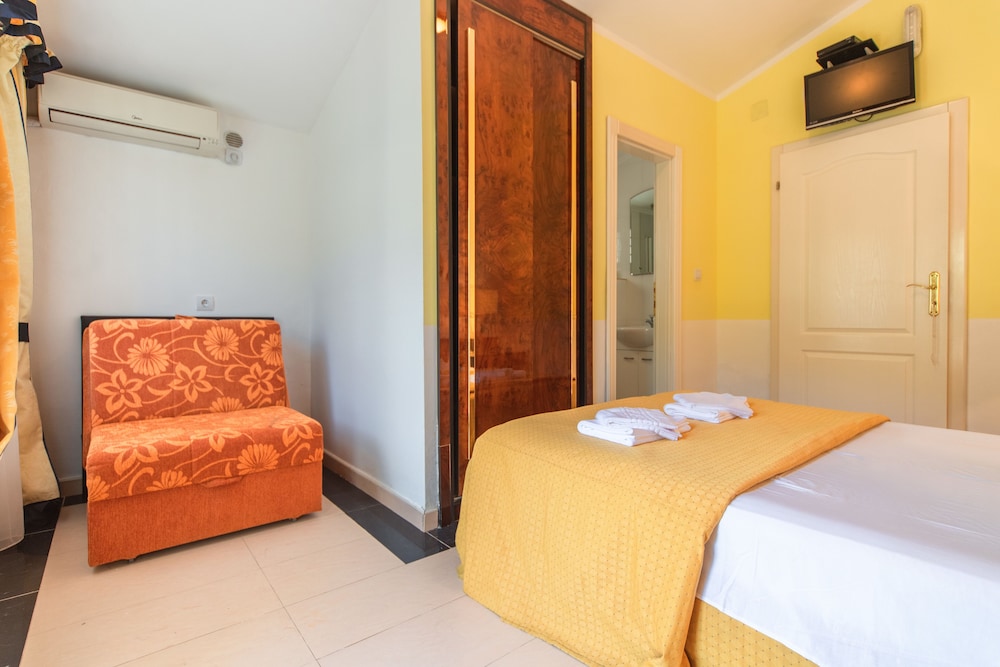 Basic Double Room, Mountain View photo 2