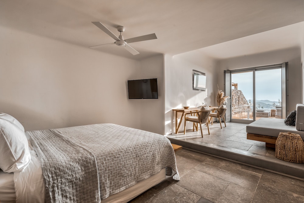 Suite, Jetted Tub, Sea View - Photo 8