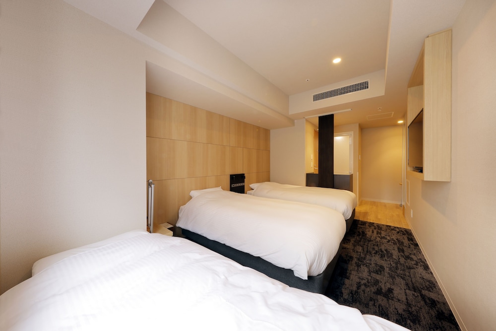 Twin Room, Non Smoking thumbnail 5