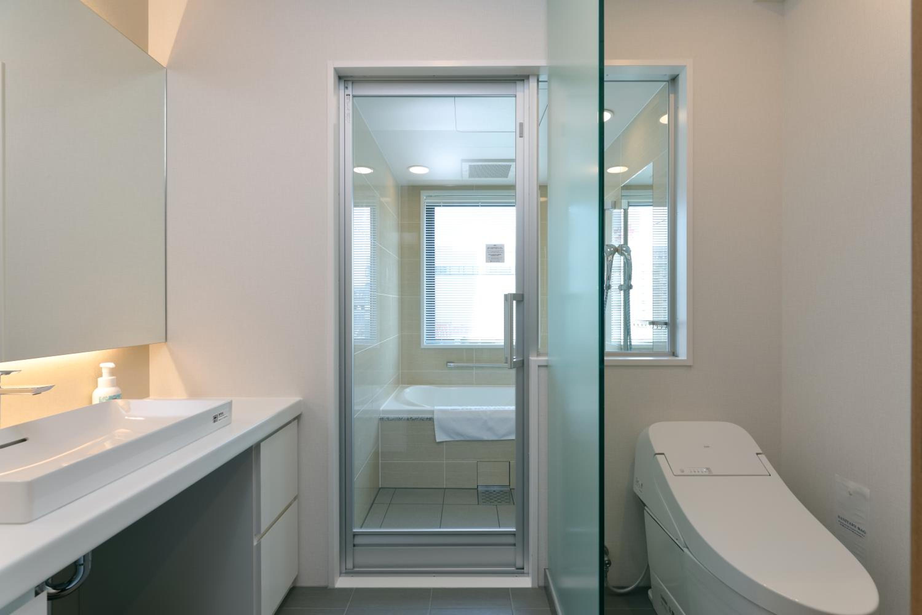 Large Twin Room - Photo 3