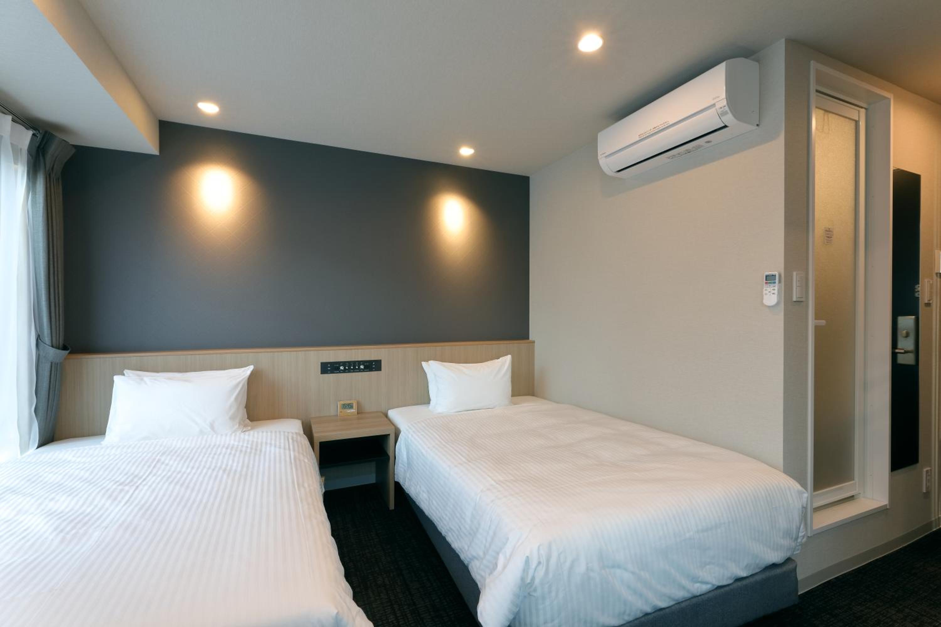 Twin Room - Photo 5