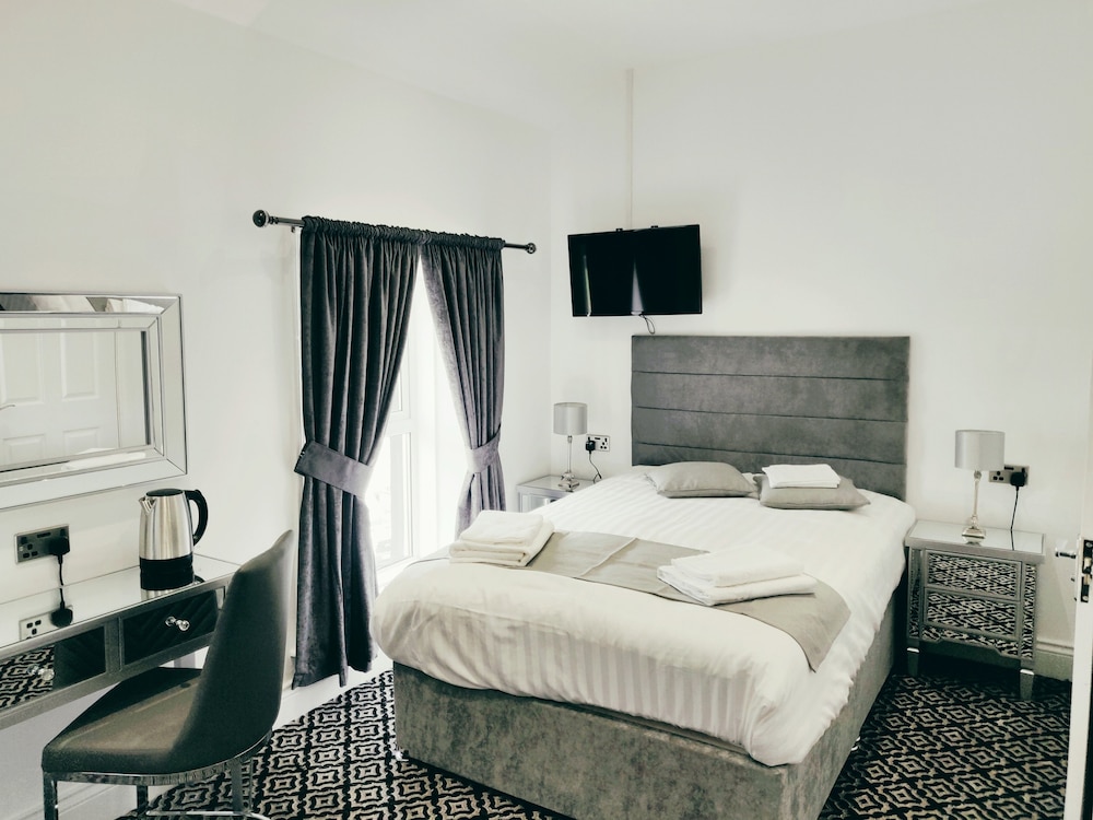 Deluxe Twin Room, Ensuite photo 2