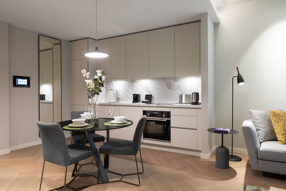 Deluxe Apartment, 2 Bedrooms, City View thumbnail 6