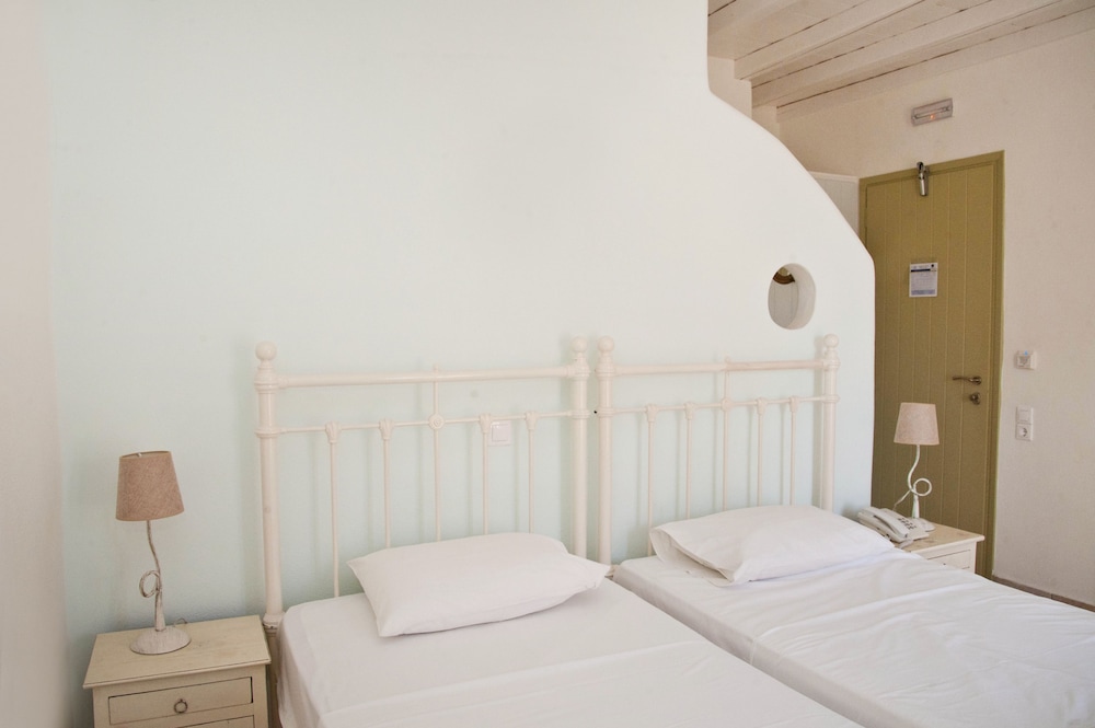 Twin Room - Photo 3