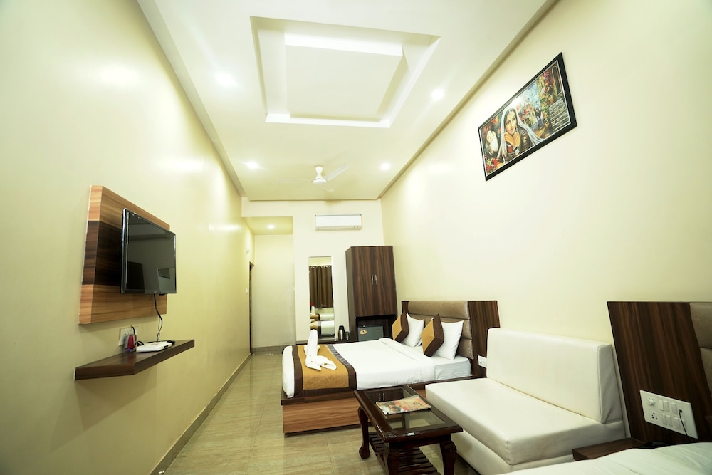 Family Room - Photo 8