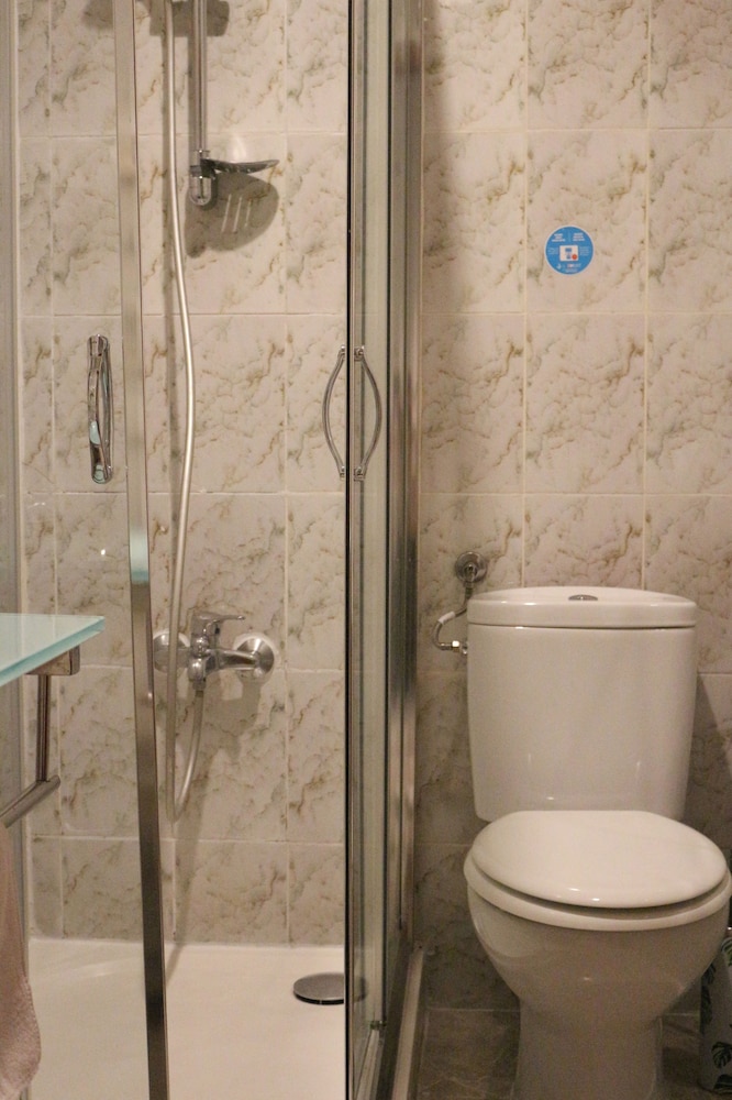 Basic Triple Room photo 3